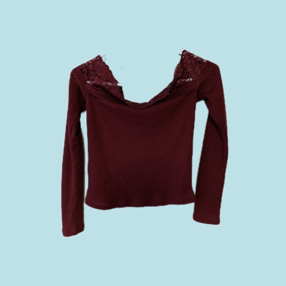 Lace trimmed, off-the-shoulder long sleeve - Picture 3 of 4